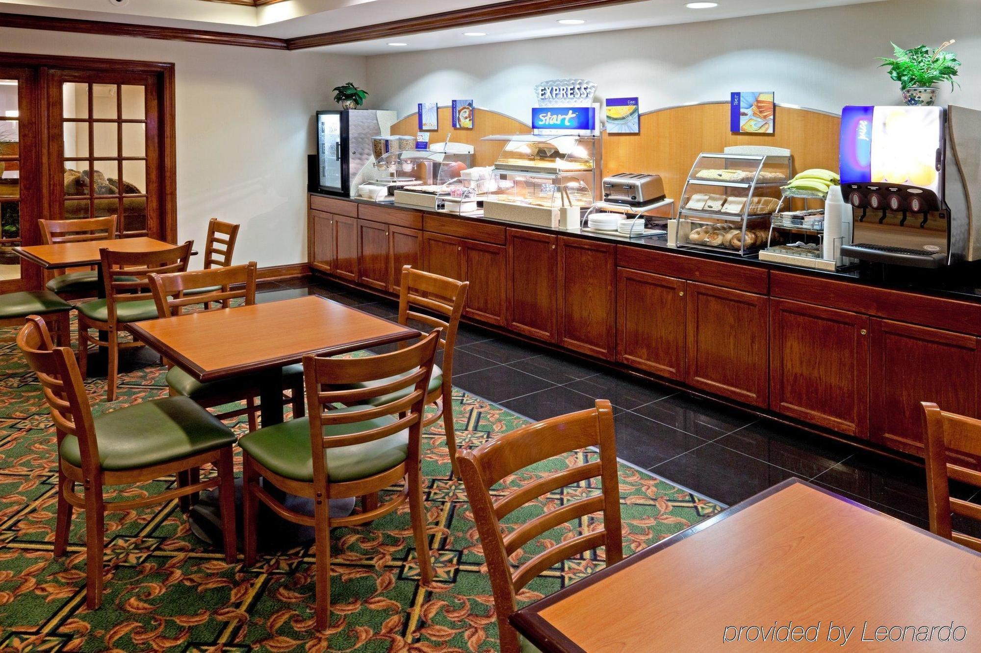 Holiday Inn Express Woodbridge, An Ihg Hotel Avenel Restaurace fotografie